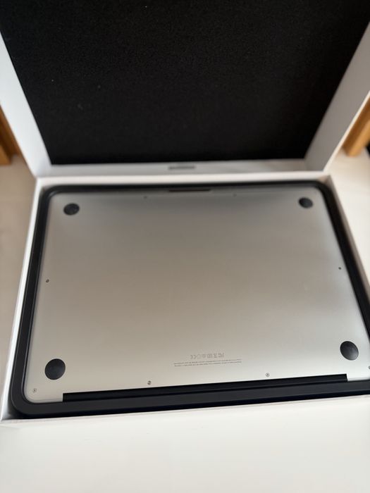 MacBook Air 13” (2017) | 8GB RAM | 128GB SSD | Отлично състояние