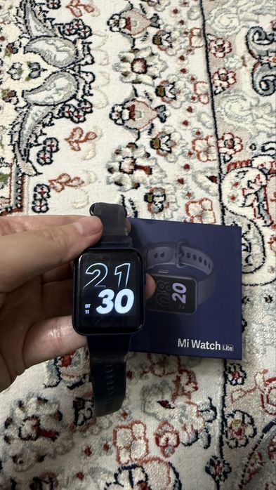 Продам Смарт-часы Xiaomi Mi Watch Lite.