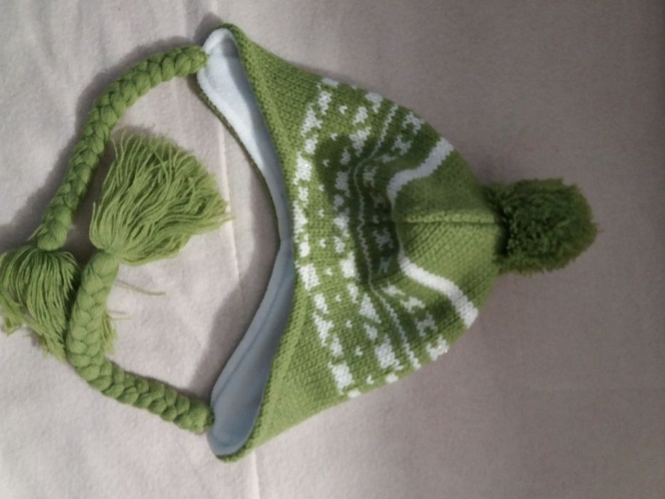 Caciula tricotata verde sau roz