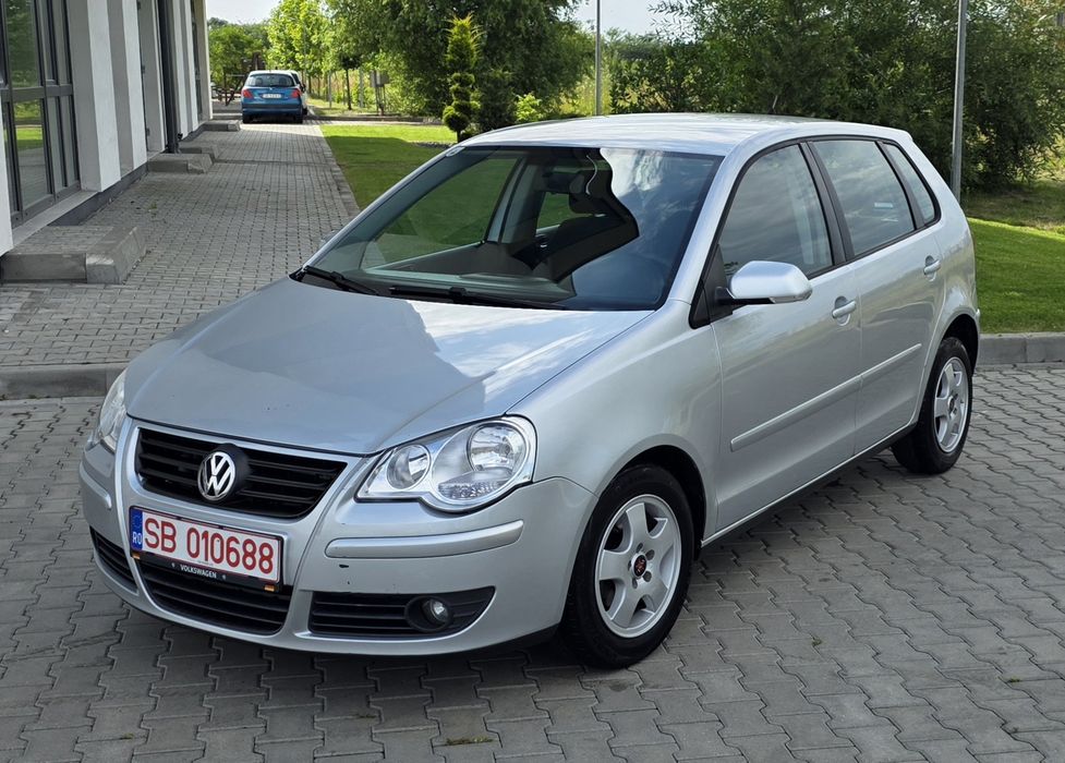 VOLKSWAGEN Polo