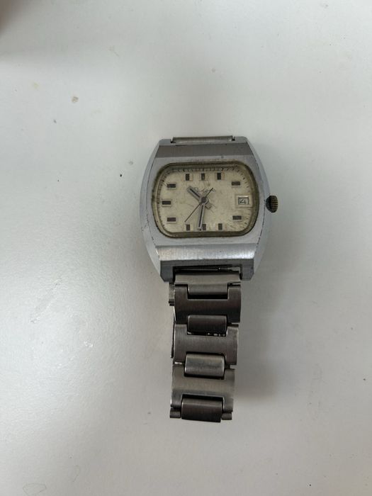 Vând ceasurii  de mânǎ Raketa