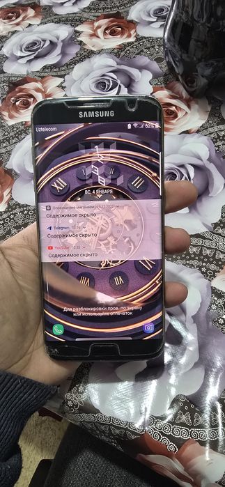 Samsung s7 eyde aybi ozgina burchagida singan qogan joyi ishlaydi