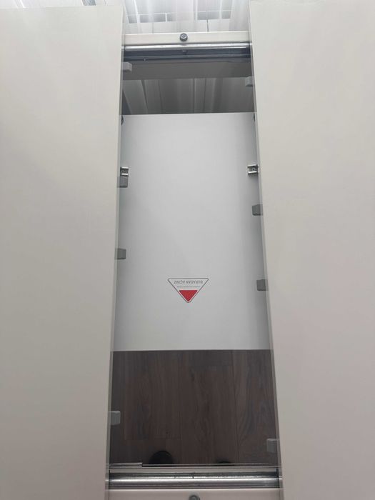 Чисто нова маса висок клас Istikbal  - бял гланц с елементи