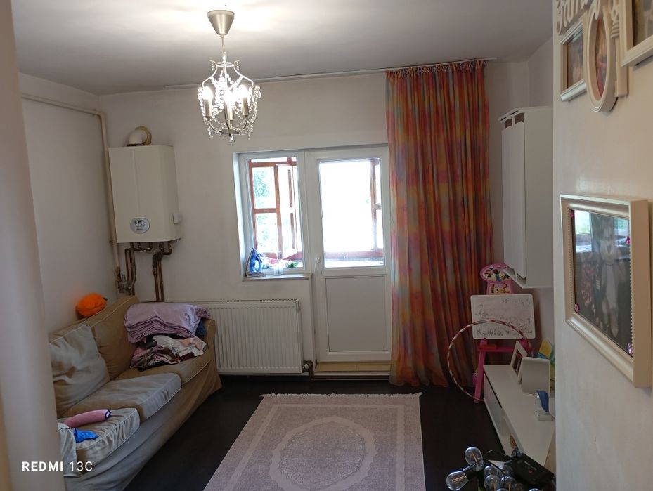 Vând apartament !!