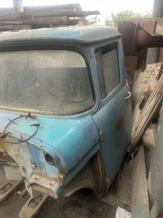 Подам кабину от Зила 130