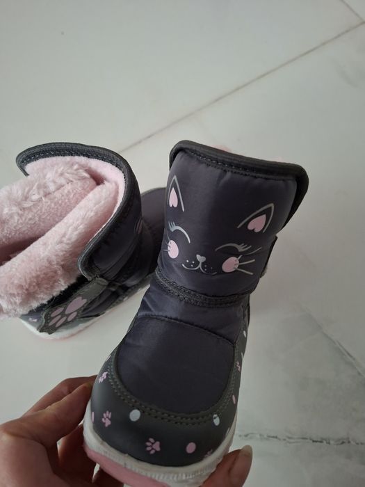 De vânzare ,cizmulițe pt fetite,,nr 24,,  50  leilei