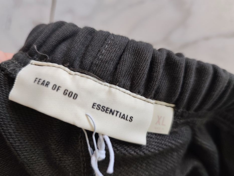 Pantaloni scurți Essentials mărime XL fit L