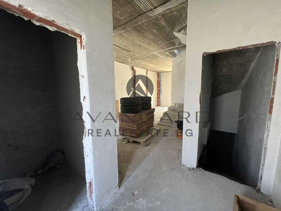 оф.22530 Триетажна Къща с АКТ 16 Остромила