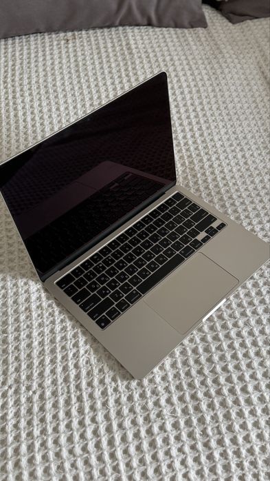 macbook air 13 M3 8/512 gb