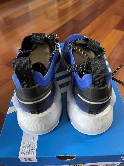 Оригинални Мъжки обувки ADIDAS NMD V3  размери  EU40 2/3 - 44