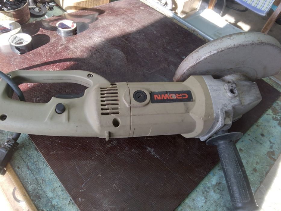 Продаю Болгарку 1300w 180мм