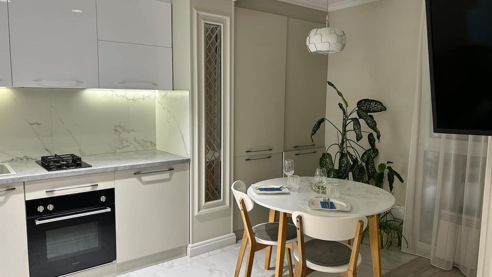 Отдава Под наем луксозен двустаен апартамент в Кръстова Вада