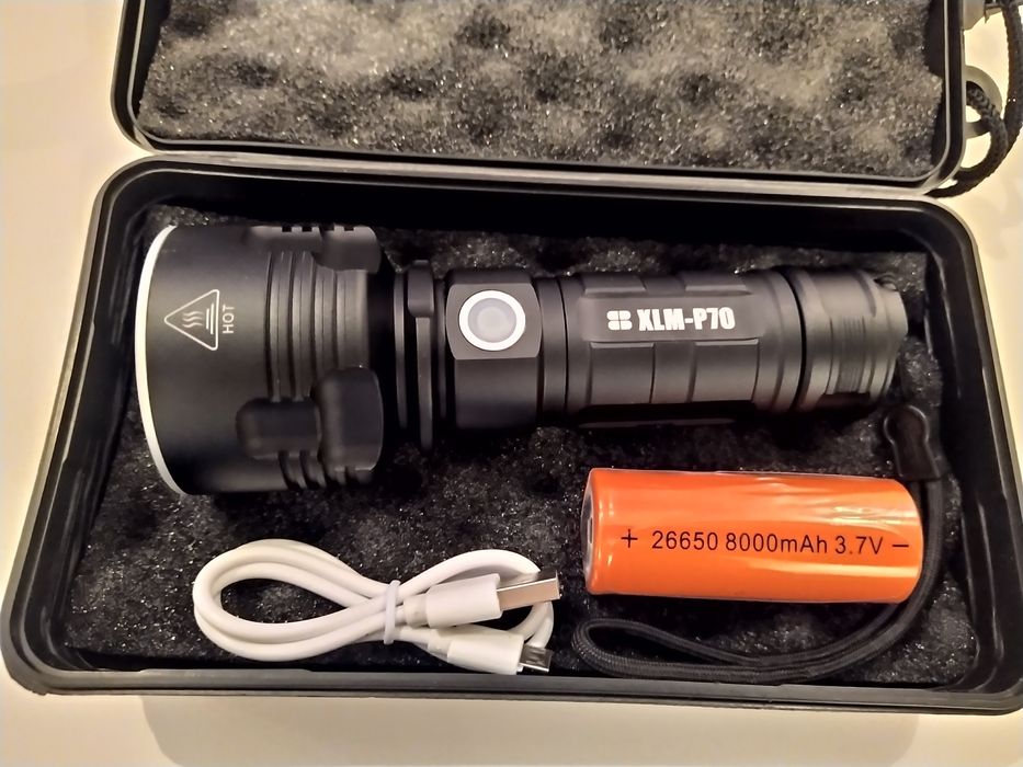 Lanterna vanatoare de mare putere XLM-P70 cu acumulator 26650 OFERTA!