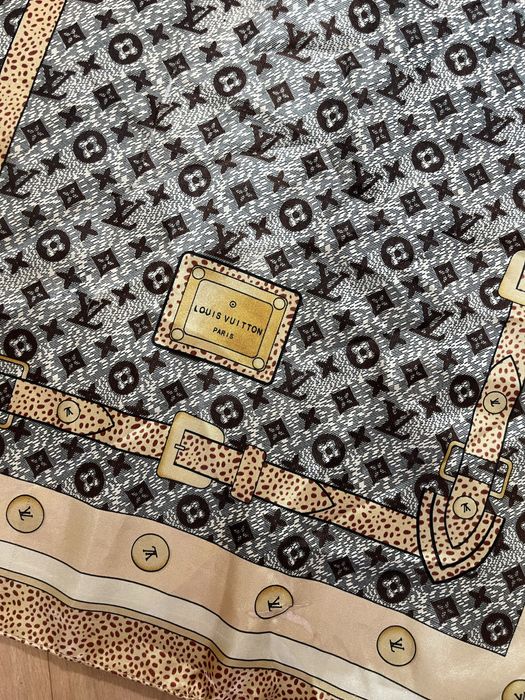 Louis Vuitton копринен шал