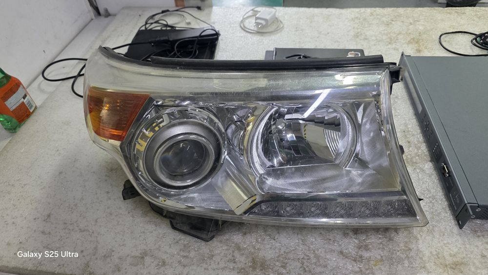 Фара, оригинальная, левая на Land Cruiser 200 Б/У