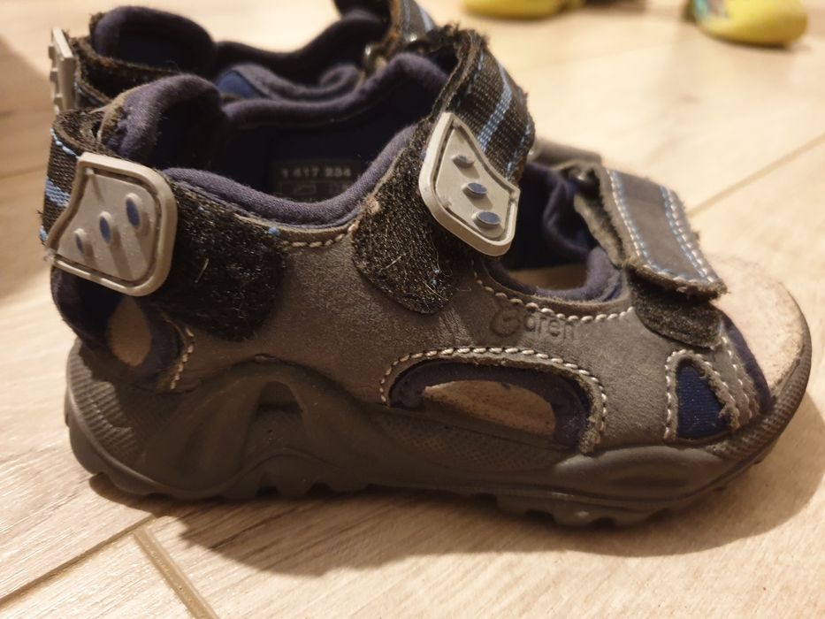 Săndăluțe băiețel