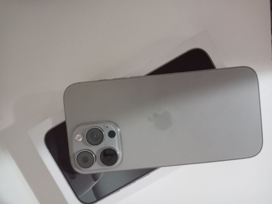 Продам iPhone 16