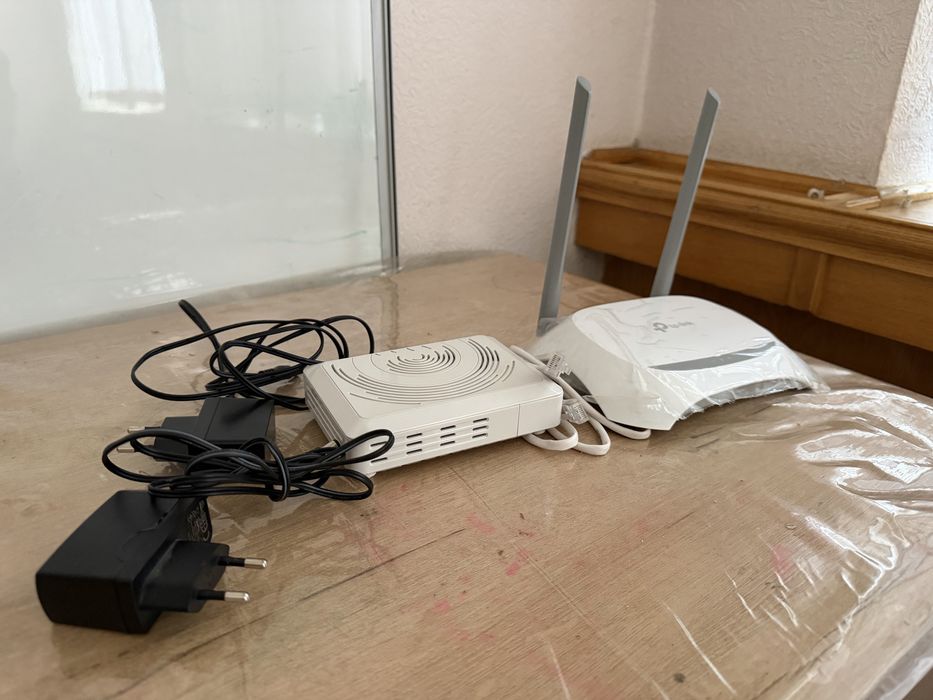 Продам Wi-Fi роутер + оптический модем (ONT)