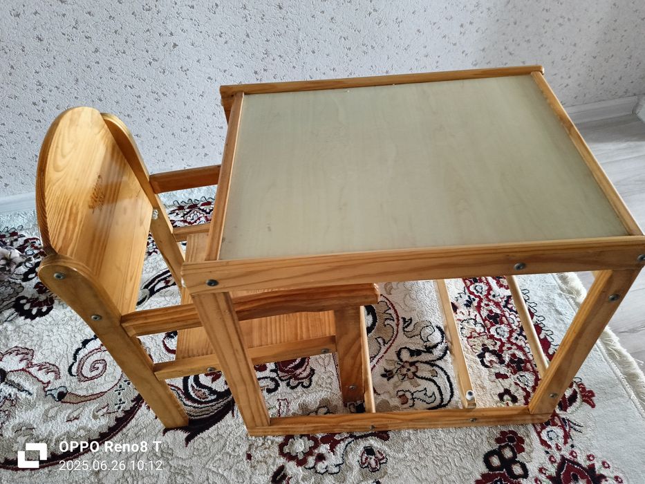 Продаю стул и стол для кормления