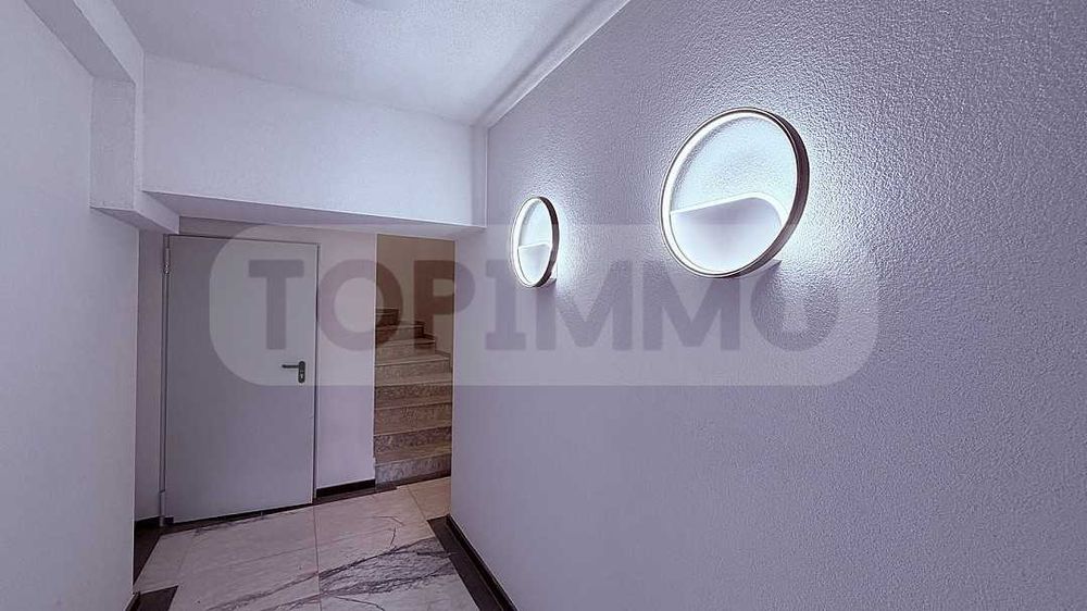Продава се Тристаен апартамент в Варна, Център - 85 кв.м за 2460 €/кв.м - Снимка #13