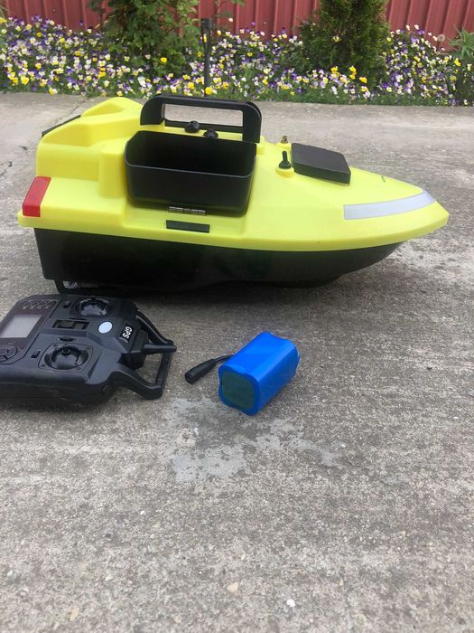 Barca Nadit si Momit iUni V020, GPS, Carcasa fosforescenta, 3 cuve, 2kg,