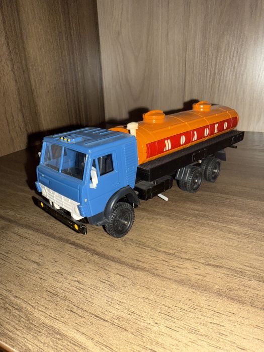 Коллекционная можель Камаз(Молоковоз)