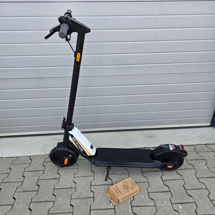Trotinetă electrică pliabilă Niu Kqi1 Pro, 20 km/h, 25 km autonomie, anvelope 9 inch