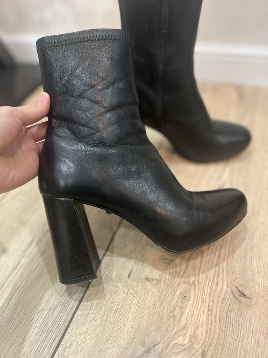 Продам кожаные сапоги Uterque