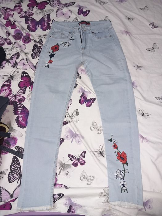 Маркови дънки с бродерия и памучен суичър за 140 150 см момиче