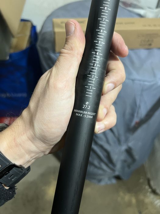 Карбонова седалка с колче