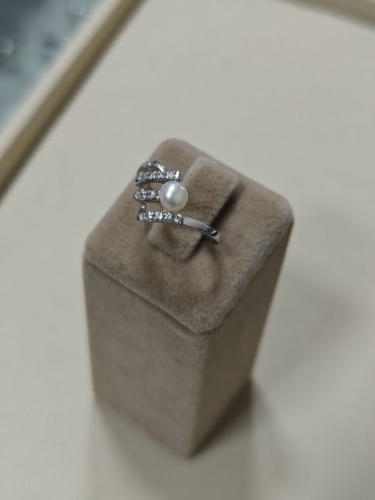 Inel cu perla aur alb 18k 3.41gr(r)