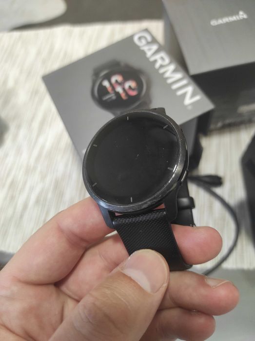 Продавам Garmin VENU 2