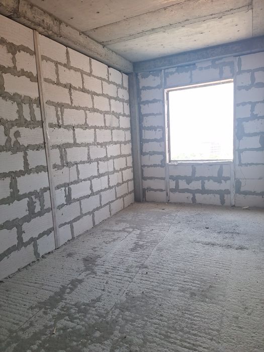 2 xona novastroyka sotiladi