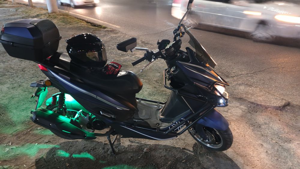 Скутер бензиновый