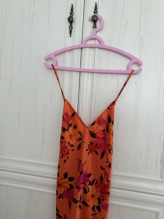 Гащеризони и пижами Victoria's Secret, цена 25 евро.