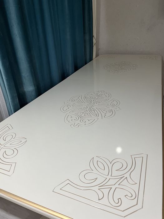 Гостинный стол сатылады