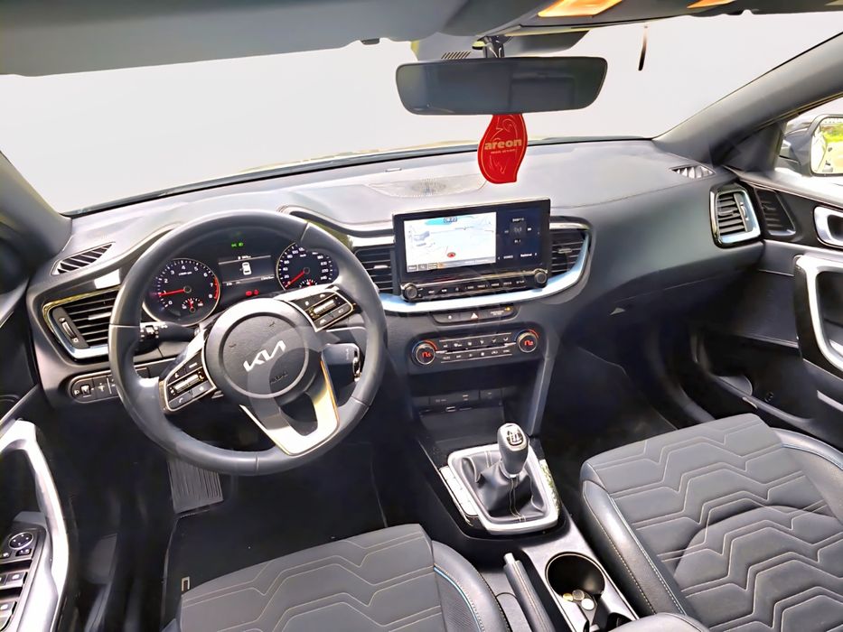 Kia Ceed 2024 1.0cmc 120cp 23000km