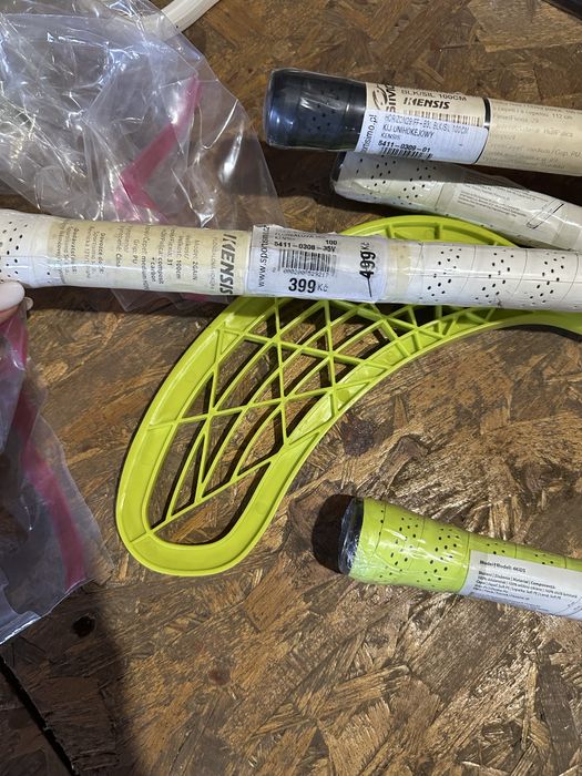 Set crose si mingi hokey pe iarba