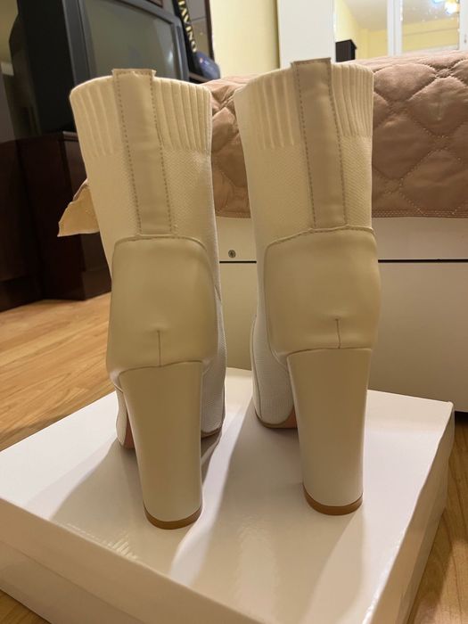 Боти тип чорап, бежови