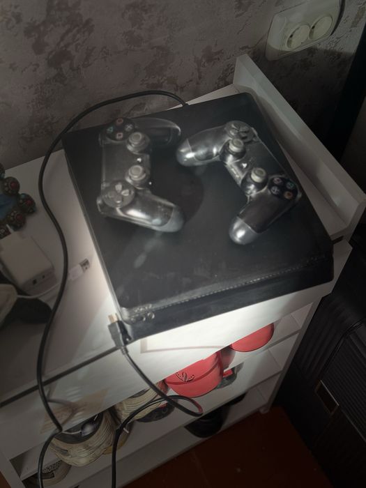 Продам Sony PS 4