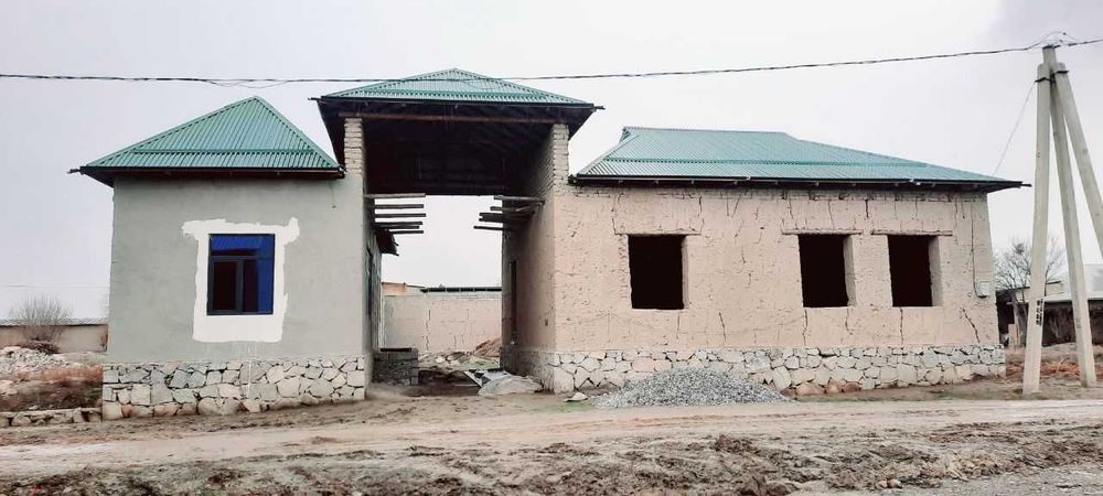 hovli sotiladi 2 ta xonasi bitgan