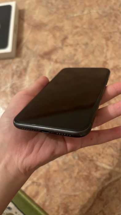 ПРОРДАЕТСЯ Б/У iphone 11