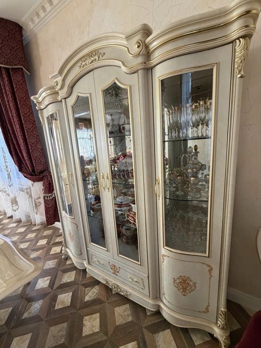Гостиный гарнитур витрина + комод с зеркалом