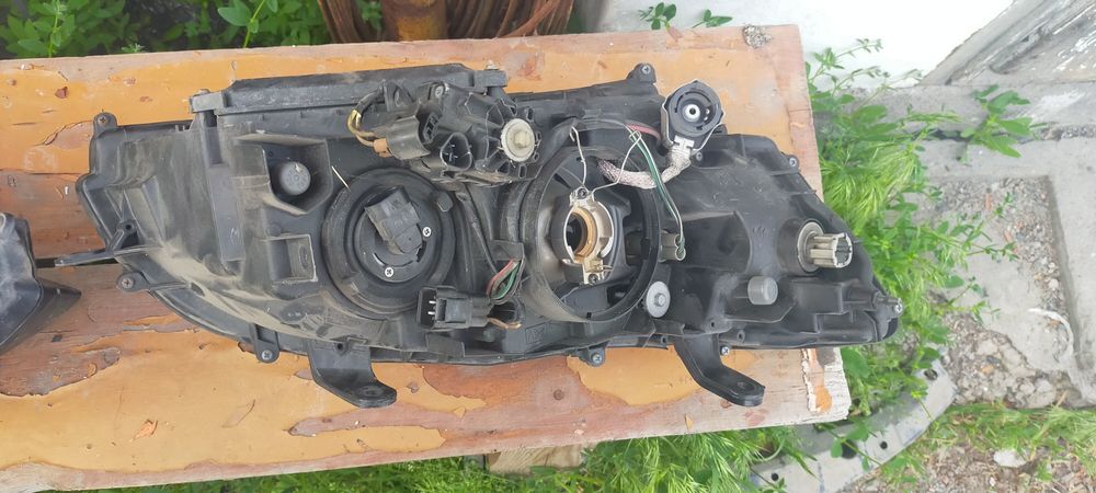 Фара на Субару оутбак