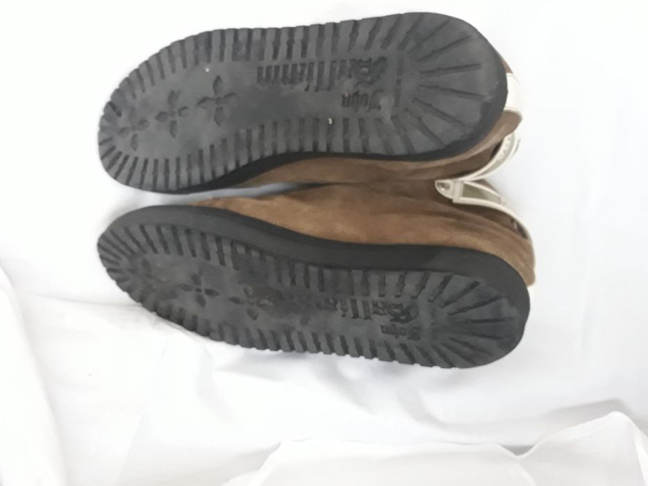 Vand urgent ghete din piele interior si exterior firma john Balliann.