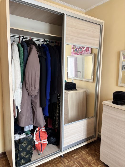 Продаю спальный гарнитур