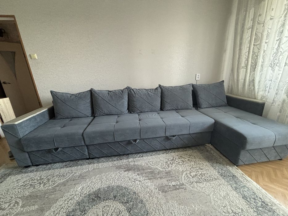 Диван продам.