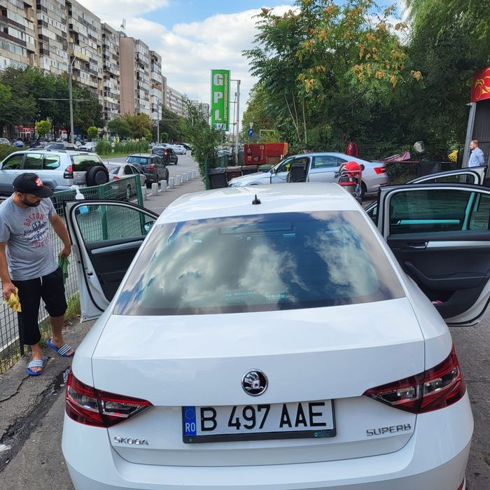 Vând Skoda Superb
