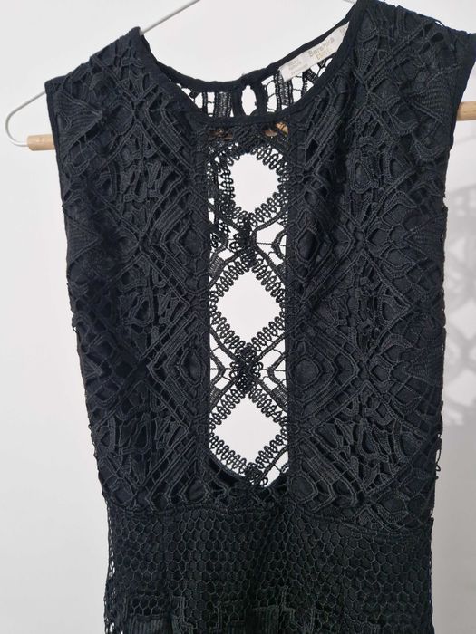 Rochie din dantela cu spatele gol