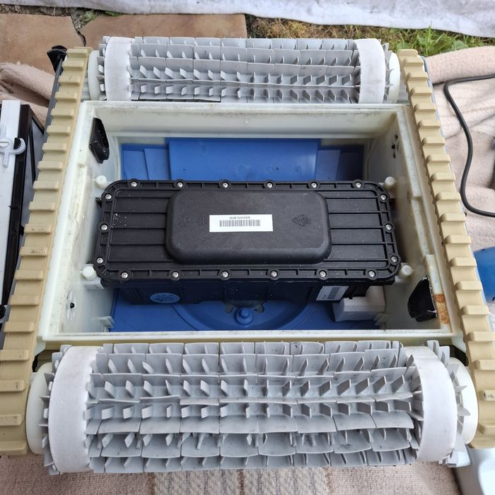 Robot piscina Maytronics Dolphin Supreme m200